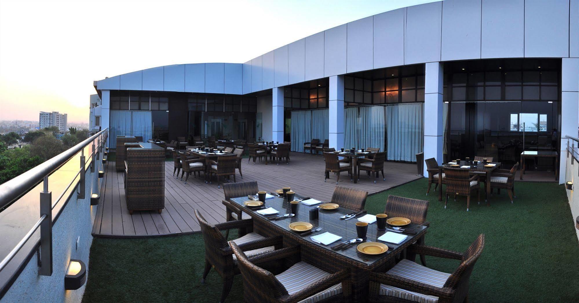Manasarovar - The Fern Hyderabad Exteriör bild